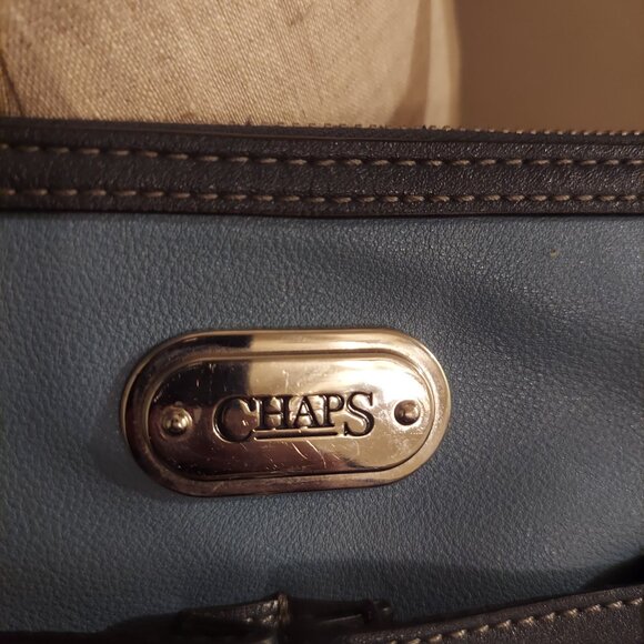CHAPS 4 POCKET CROSSBODY BAG - Picture 2 of 9